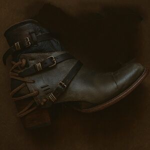 Freebird By Steven Grey Multi Crue Leather Strap Distressed Ankle Moto Boots 9